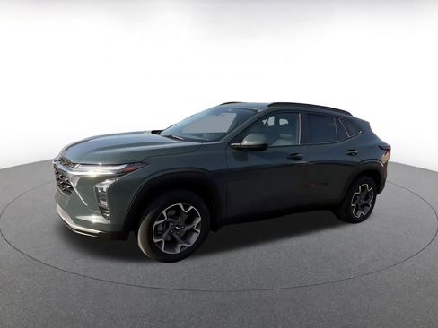 Used 2025 Chevrolet Trax LT image 8