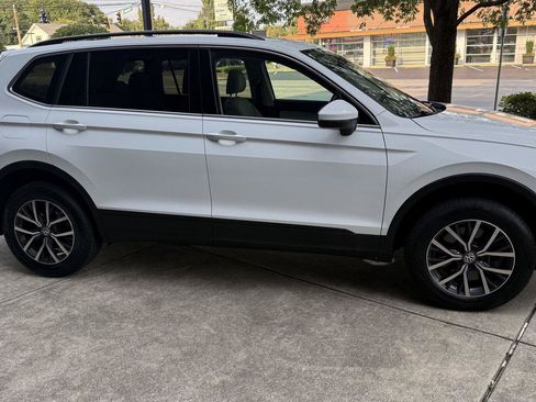 Used 2019 Volkswagen Tiguan SE w/ Panoramic Sunroof Package AWD/4WD image 5