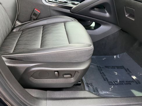 Used 2023 Buick Envision Avenir image 12