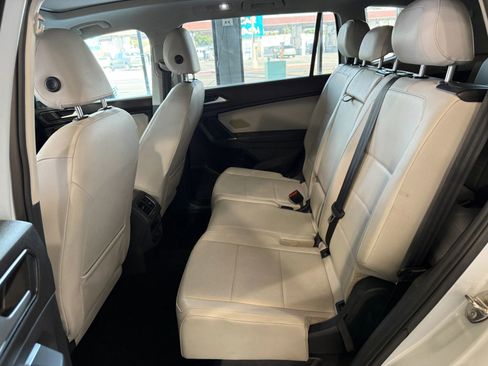 Used 2018 Volkswagen Tiguan SE w/ Panoramic Sunroof Package image 10