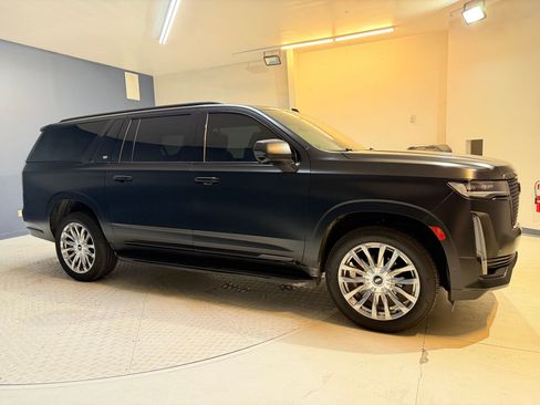 Used 2022 Cadillac Escalade ESV Premium Luxury RWD image 7