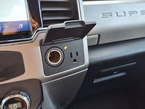 Used 2022 Ford F250 Lariat w/ Lariat Ultimate Package image 5