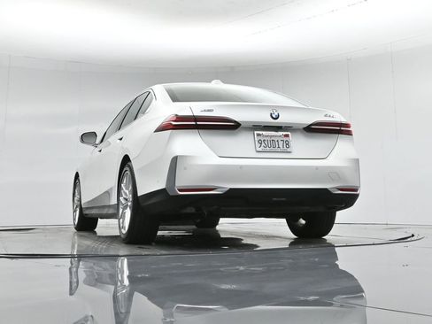 Used 2025 BMW 530i xDrive w/ Premium Package image 53