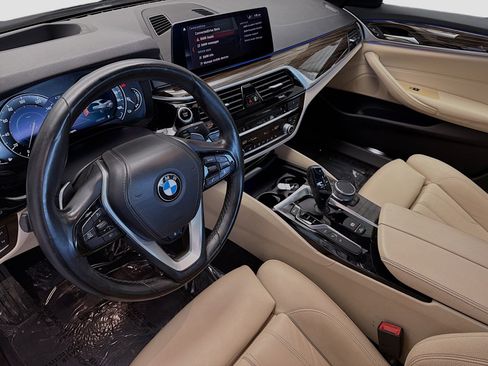 Used 2019 BMW 530e w/ Luxury Package RWD image 7