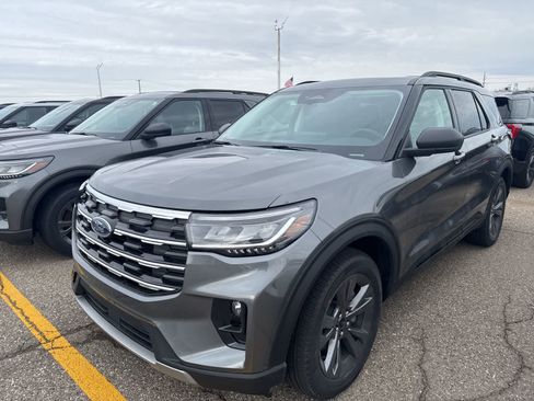 New 2026 Ford Explorer Active w/ Active Comfort Package image 2