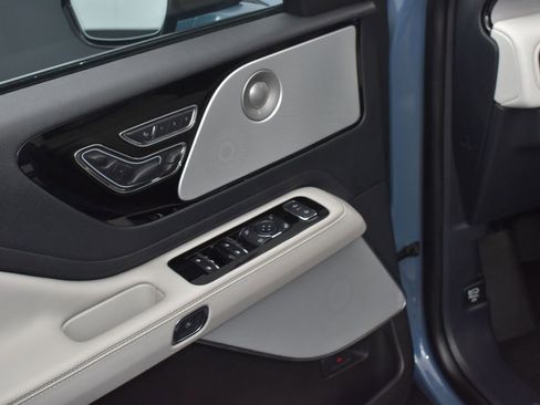 Certified 2025 Lincoln Aviator Reserve w/ Equipment Group 201A image 9