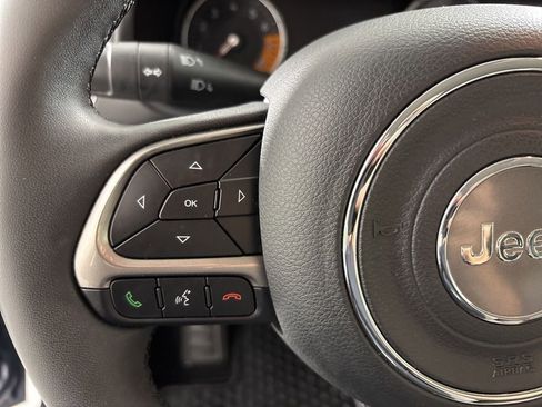 Used 2022 Jeep Renegade Latitude image 23