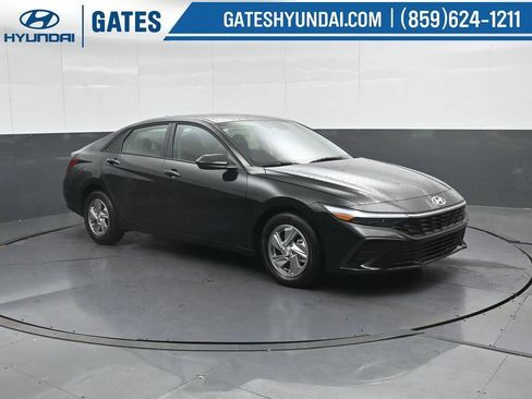 New 2026 Hyundai Elantra SE image 4