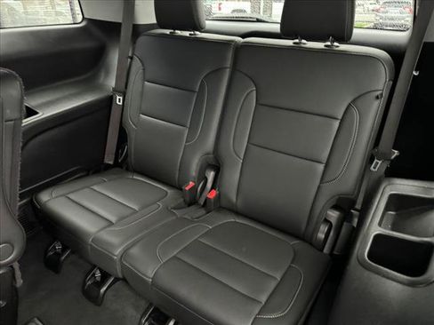 Used 2023 GMC Acadia SLT image 9