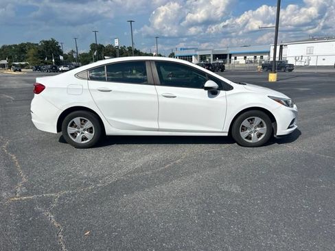 Used 2018 Chevrolet Cruze LS FWD image 5