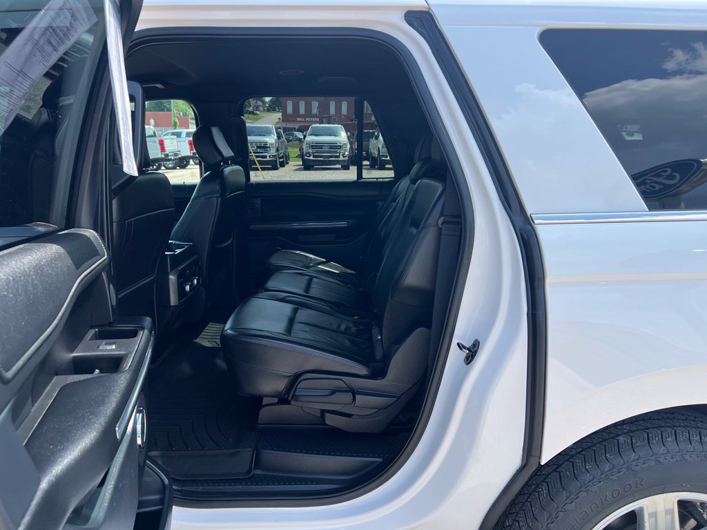 Used 2019 Ford Expedition Max XLT w/ Equipment Group 202A AWD/4WD image 16