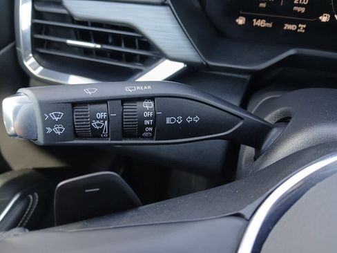 Used 2025 GMC Acadia Elevation w/ Elevation Premium Package AWD/4WD image 32