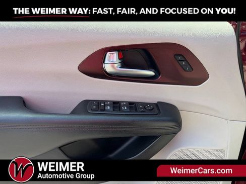 Used 2020 Chrysler Pacifica Limited FWD image 28