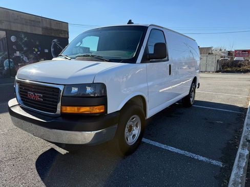 Used 2022 GMC Savana 2500 Regular Van 3D w/ Communications Package image 2