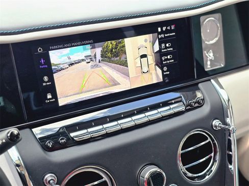 Used 2025 Rolls-Royce Cullinan image 30