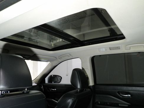 Used 2022 Nissan Pathfinder SL w/ SL Premium Package image 21