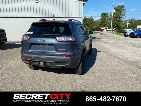 Used 2019 Jeep Cherokee Trailhawk w/ Cold Weather Group AWD/4WD image 5