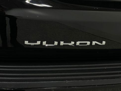 Used 2021 GMC Yukon AT4 w/ Technology Package AWD/4WD image 40