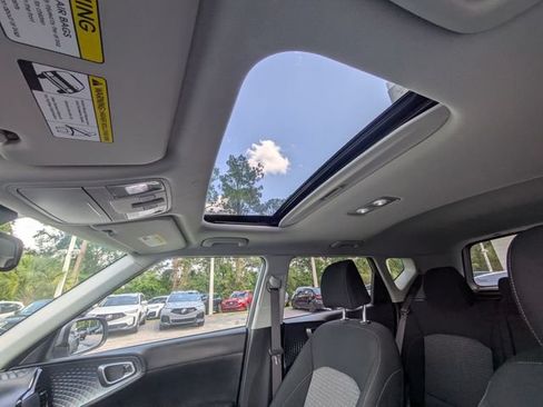 Used 2024 Kia Soul EX w/ Option Group 015 FWD image 18