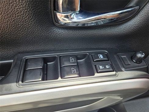 Used 2017 Nissan Titan PRO-4X w/ Pro-4x Convenience Package image 33