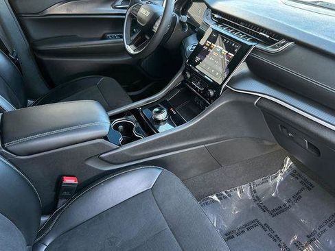 Certified 2023 Jeep Grand Cherokee L Laredo image 17