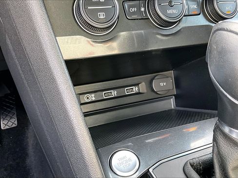 Used 2018 Volkswagen Tiguan SEL image 25