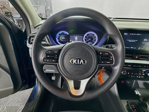 Certified 2021 Kia Niro LX image 11