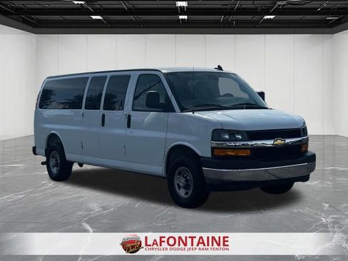 Used 2025 Chevrolet Express 3500 LT w/ LT Preferred Equipment Group RWD image 7