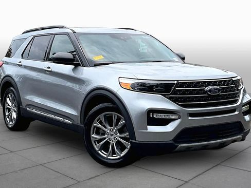 Used 2022 Ford Explorer XLT w/ Equipment Group 202A RWD image 3