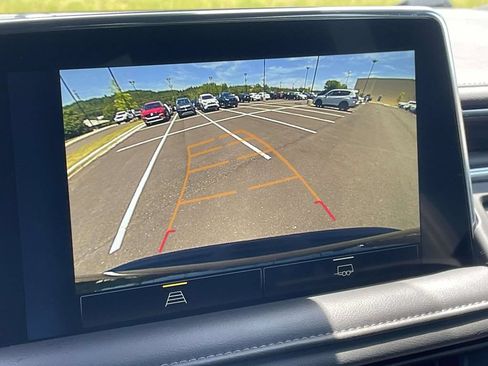 Used 2024 Chevrolet Suburban LT RWD image 20
