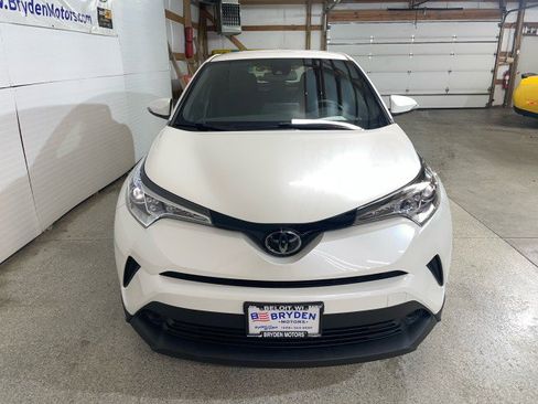 Used 2019 Toyota C-HR XLE image 8