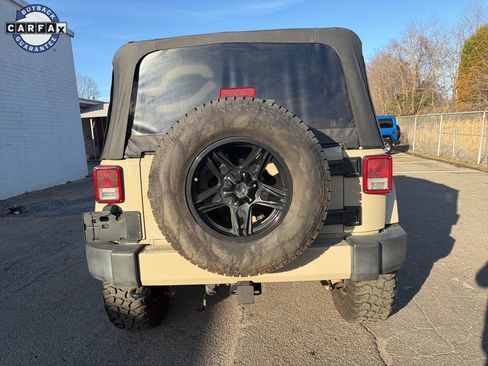 Used 2017 Jeep Wrangler Unlimited Sahara w/ Connectivity Group image 3