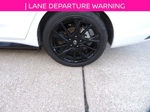 Used 2025 Nissan Sentra SR w/ Midnight Edition image 15