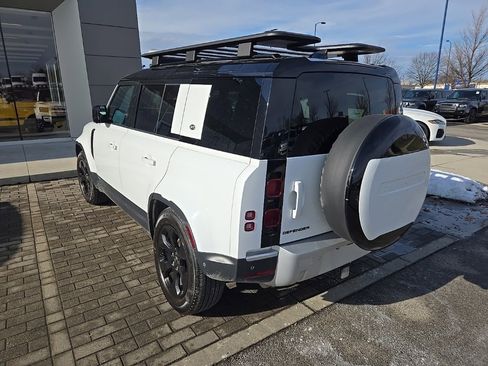 Used 2023 Land Rover Defender 110 S image 11