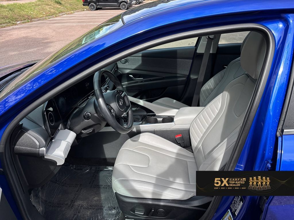 Certified 2024 Hyundai Elantra Limited FWD image 13