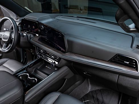 Used 2025 Chevrolet Tahoe Z71 w/ Z71 Off-Road Package image 18