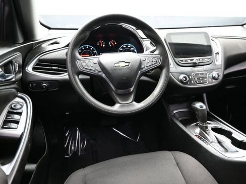 Used 2020 Chevrolet Malibu LT FWD image 18