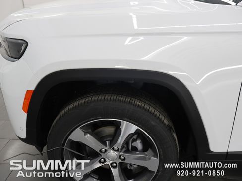 New 2026 Jeep Grand Cherokee Limited w/ Luxury Tech Group II AWD/4WD image 41