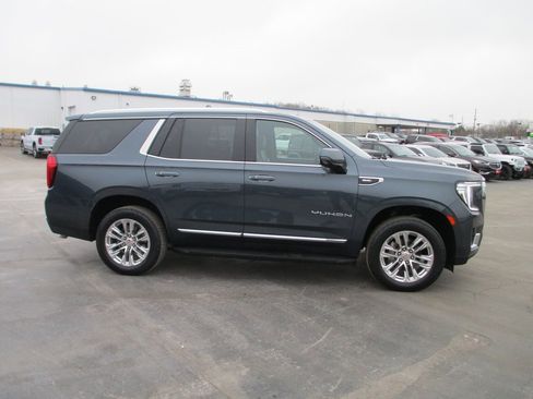 Certified 2021 GMC Yukon SLT w/ SLT Luxury Plus Package image 3