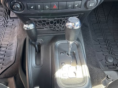 Used 2016 Jeep Wrangler Unlimited Rubicon AWD/4WD image 11