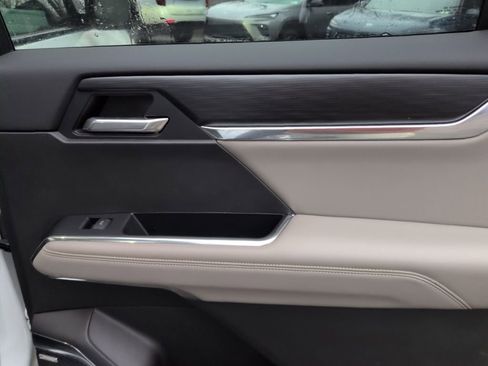 Used 2024 GMC Acadia Elevation image 20