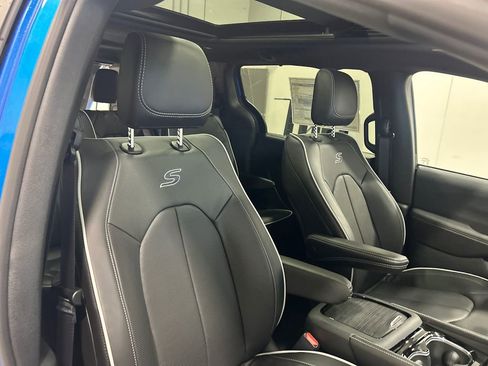 New 2026 Chrysler Pacifica Limited w/ S Appearance Package image 33