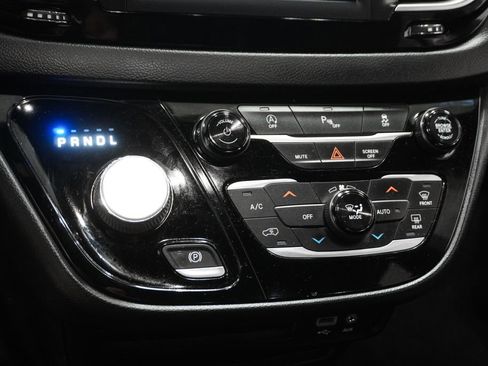 Used 2019 Chrysler Pacifica Touring Plus w/ S Appearance Package image 25