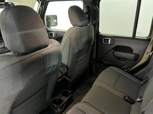 New 2025 Jeep Gladiator Sport image 19