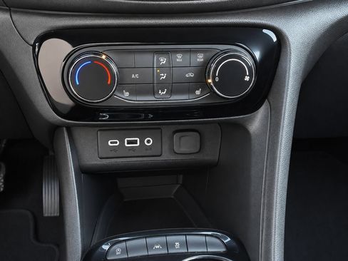 Certified 2020 Buick Encore GX Preferred w/ Sport Touring Package FWD image 20