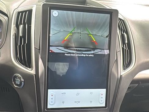 Used 2024 Ford Edge SE image 25