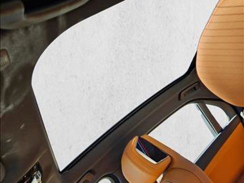 Certified 2025 BMW 740i w/ Premium Package image 15