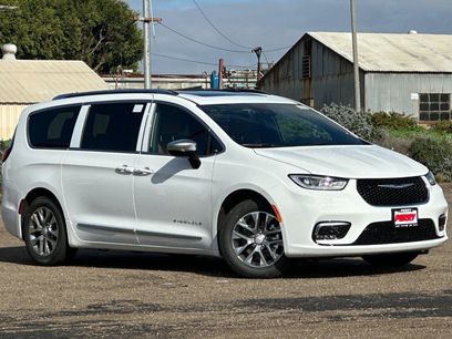 New 2026 Chrysler Pacifica Pinnacle