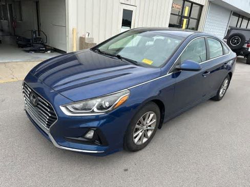 Used 2018 Hyundai Sonata SE FWD image 2