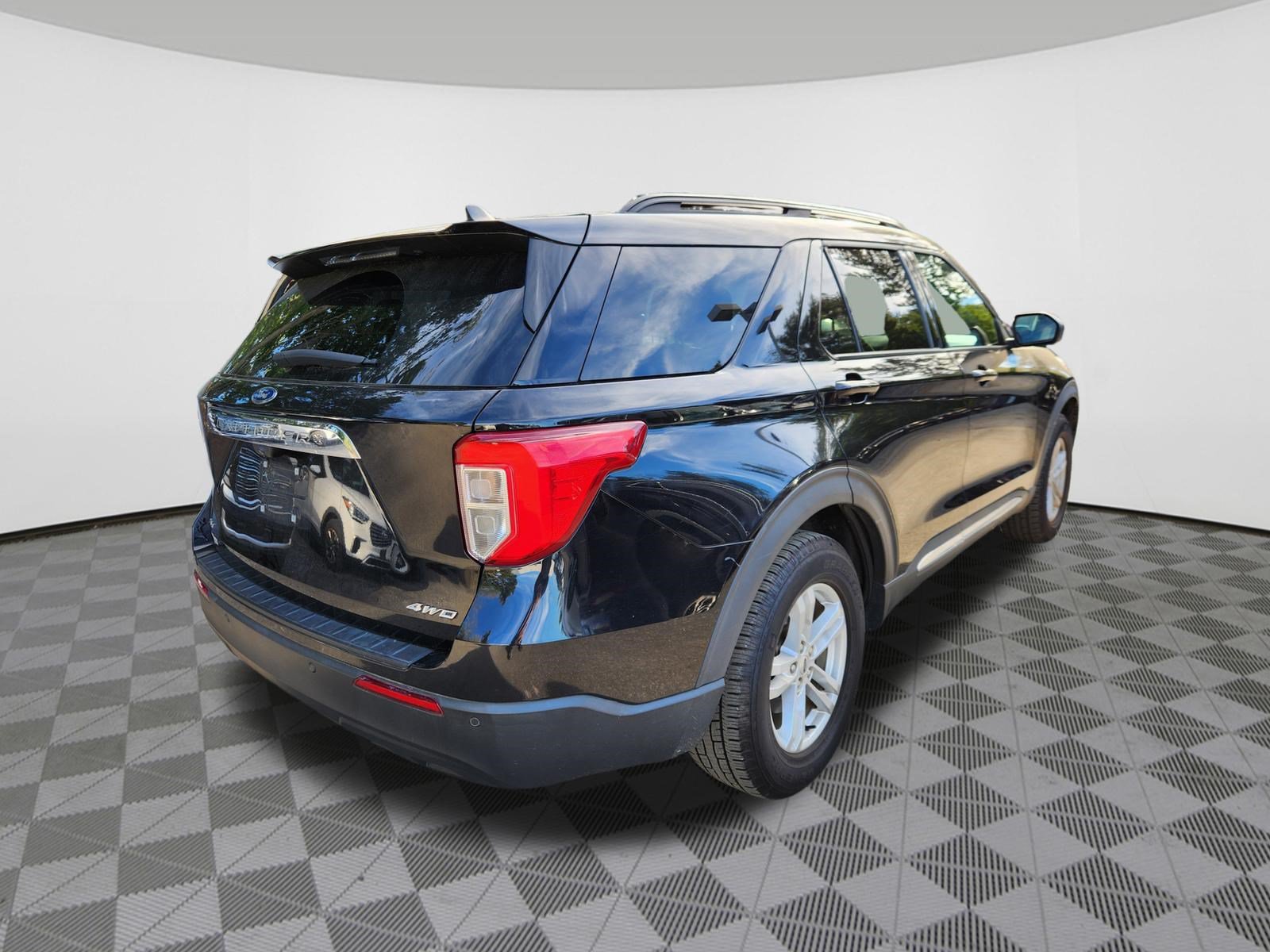 Used 2021 Ford Explorer XLT AWD/4WD image 4